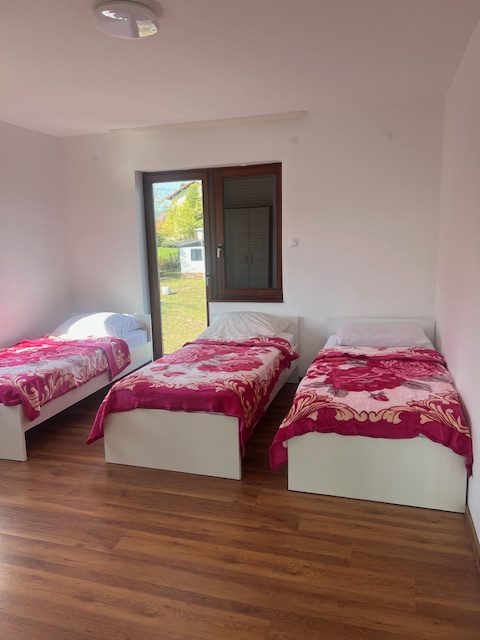 Iznajmljuje se kuća za smještaj radnika – Stubičke Toplice (5 minuta udaljeno)  220€ po ležaju